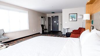 Holiday Inn & Suites Philadelphia W - Drexel Hill by IHG