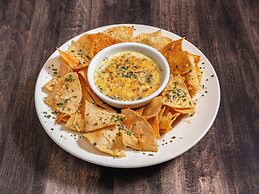 Holiday Inn & Suites Philadelphia W - Drexel Hill by IHG