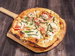 Holiday Inn & Suites Philadelphia W - Drexel Hill by IHG