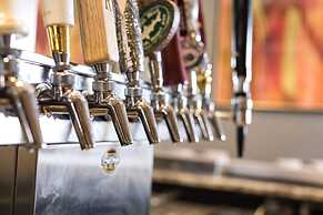 Holiday Inn & Suites Philadelphia W - Drexel Hill by IHG