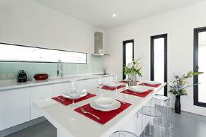 Large 3BR Villa with Big Pool by Intira