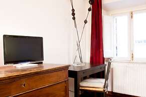 Spanish Steps Studio Apartment