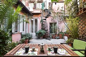 Monti Secret Garden Apartment