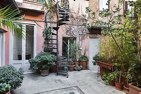 Monti Secret Garden Apartment