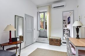 Monti Secret Garden Apartment