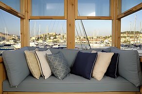 Cesme Marina Konukevi