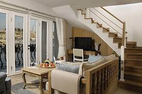 Cesme Marina Konukevi