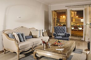 Cesme Marina Konukevi