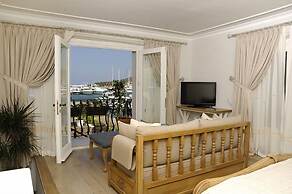 Cesme Marina Konukevi