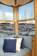 Cesme Marina Konukevi