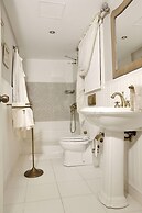 Cesme Marina Konukevi