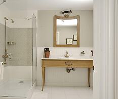 Cesme Marina Konukevi