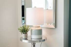 QuickStay Yorkville Condo - Yonge & Bloor