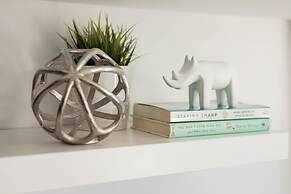 QuickStay Yorkville Condo - Yonge & Bloor