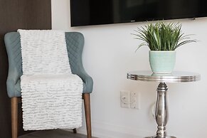 QuickStay Yorkville Condo - Yonge & Bloor