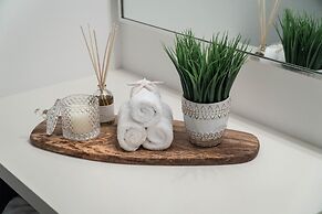 QuickStay Yorkville Condo - Yonge & Bloor