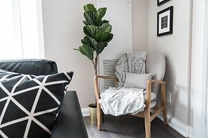 QuickStay Yorkville Condo - Yonge & Bloor