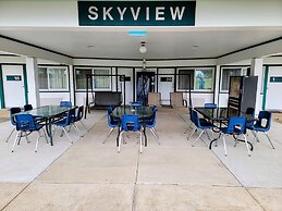 Skyview Motel