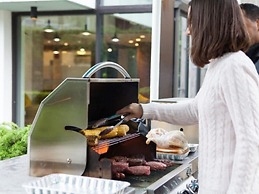 Backpacker College at EC Vancouver: APT Living