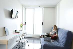 Backpacker College at EC Vancouver: APT Living