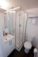 Backpacker College at EC Vancouver: APT Living