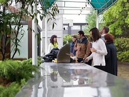 Backpacker College at EC Vancouver: APT Living