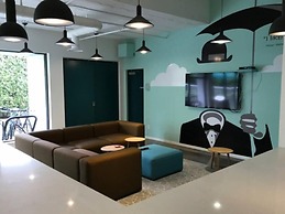 Backpacker College at EC Vancouver: APT Living