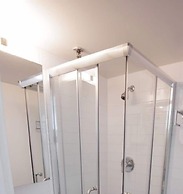 Backpacker College at EC Vancouver: APT Living