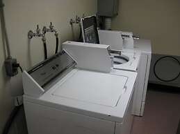 Backpacker College at University of Toronto - New College Residence - 