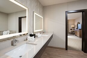 Pomeroy Inn & Suites Prince George