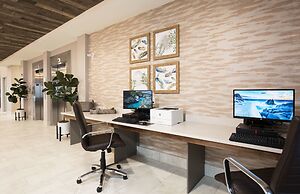 Pomeroy Inn & Suites Prince George