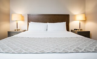 Pomeroy Inn & Suites Prince George