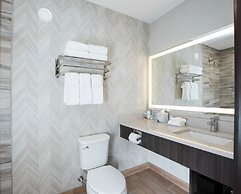 Pomeroy Inn & Suites Prince George