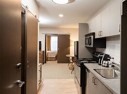 Pomeroy Inn & Suites Prince George