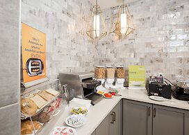 Pomeroy Inn & Suites Prince George