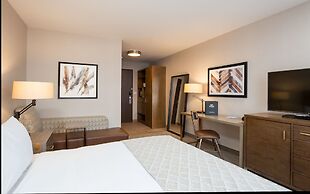 Pomeroy Inn & Suites Prince George