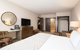 Pomeroy Inn & Suites Prince George