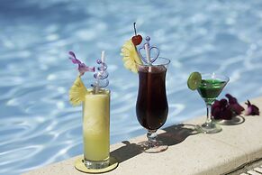 Smiling Deluxe Hotel