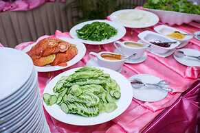 Smiling Deluxe Hotel