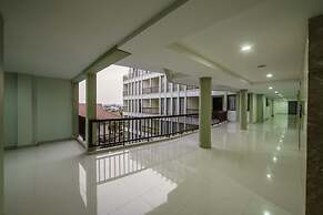 Smiling Deluxe Hotel