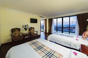 Smiling Deluxe Hotel