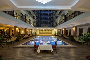 Smiling Deluxe Hotel