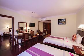 Smiling Deluxe Hotel