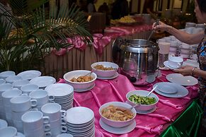 Smiling Deluxe Hotel