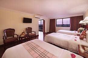 Smiling Deluxe Hotel