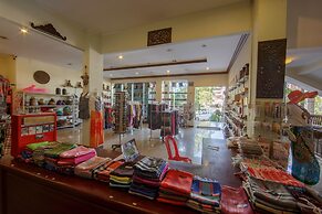 Smiling Deluxe Hotel