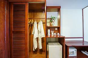 Smiling Deluxe Hotel