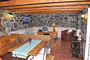 Stonecliff Cottage by Our Madeira
