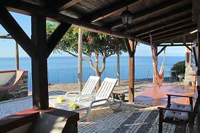 Stonecliff Cottage by Our Madeira