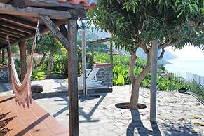 Stonecliff Cottage by Our Madeira